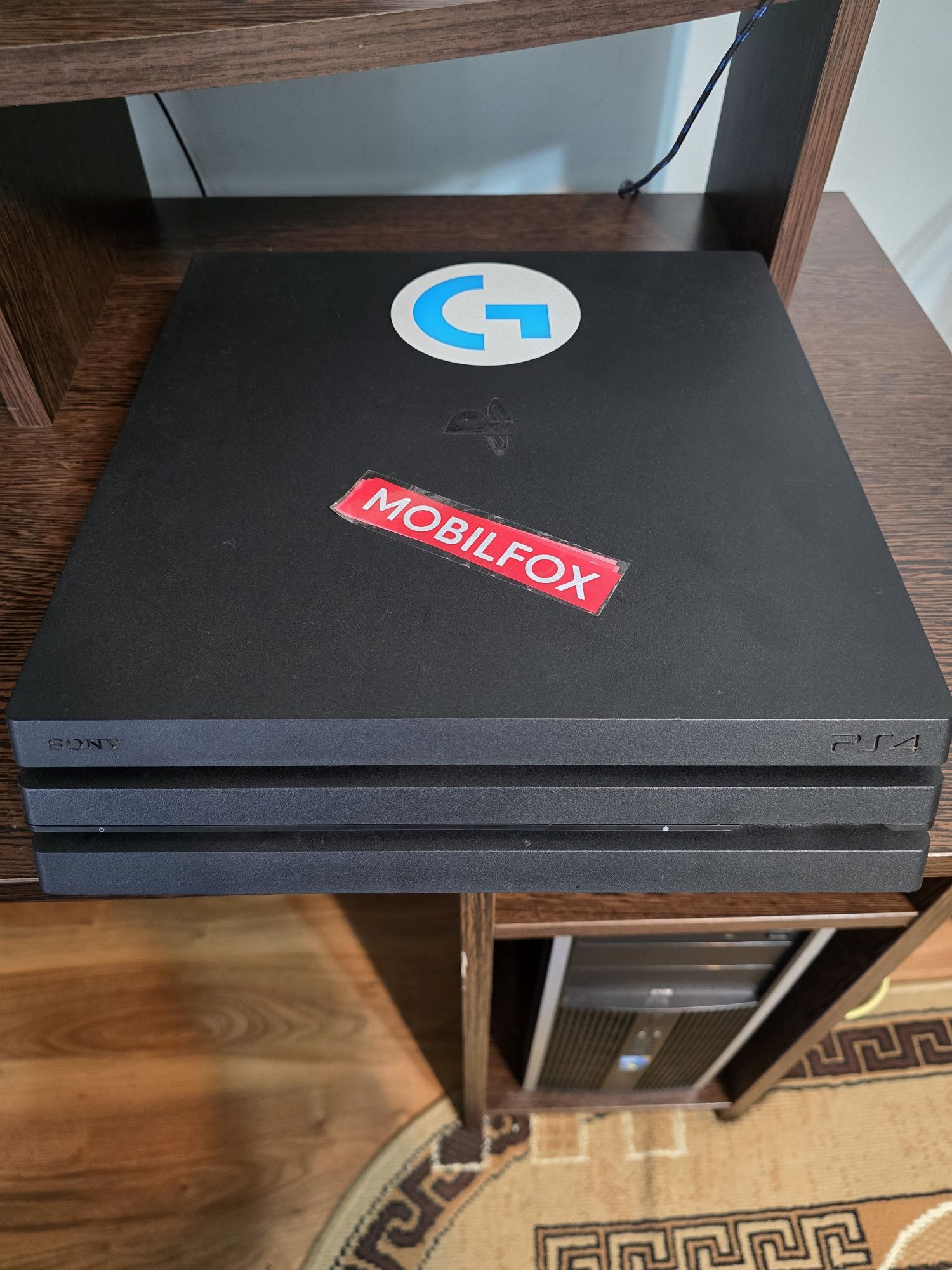 Vand PS4 PRO+o maneta
