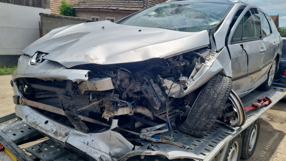 Dezmembrez Peugeot 407 2.0 136 cai