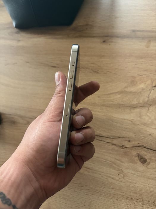 Vand iphone 15 pro  128 gb, natural titanium