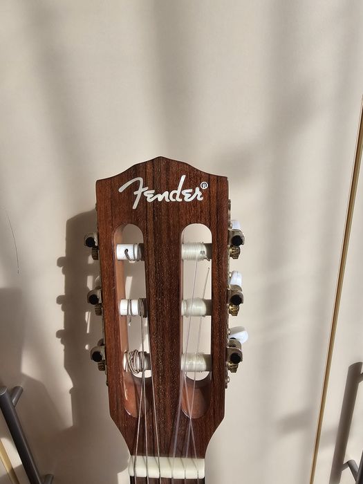 Chitară acustică clasică Fender CN-240SCE Thinline