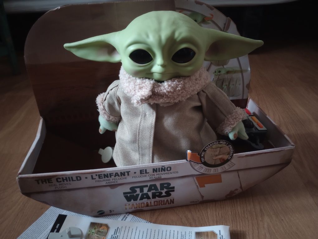 Vând Baby Yoda cu telecomanda