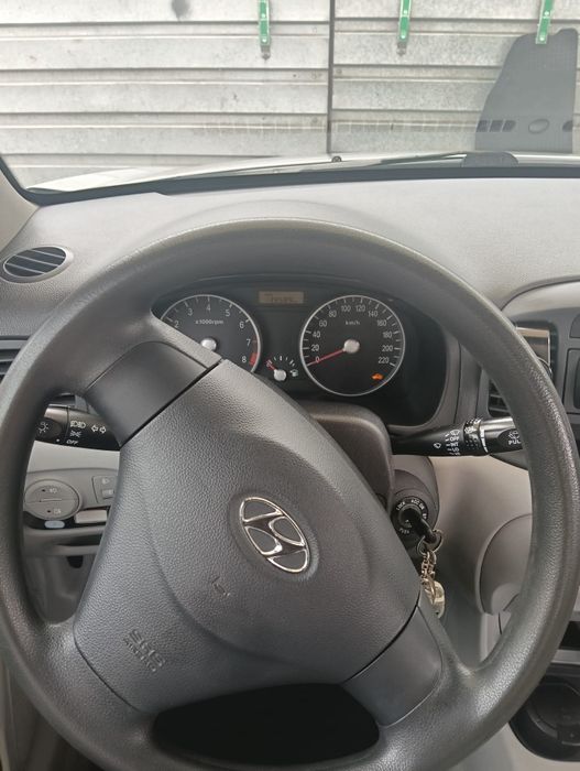 Vand hyundai accent 1.4 benzina  2008
