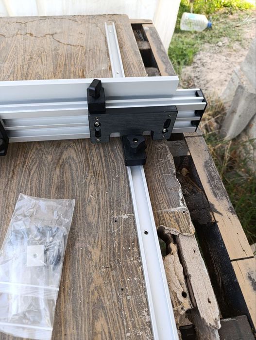 Параллельный упор для циркулярного стола.