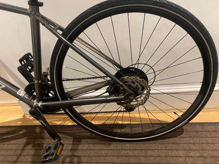 Bicicleta specialized Sirrus stare excelenta (furca carbon)
