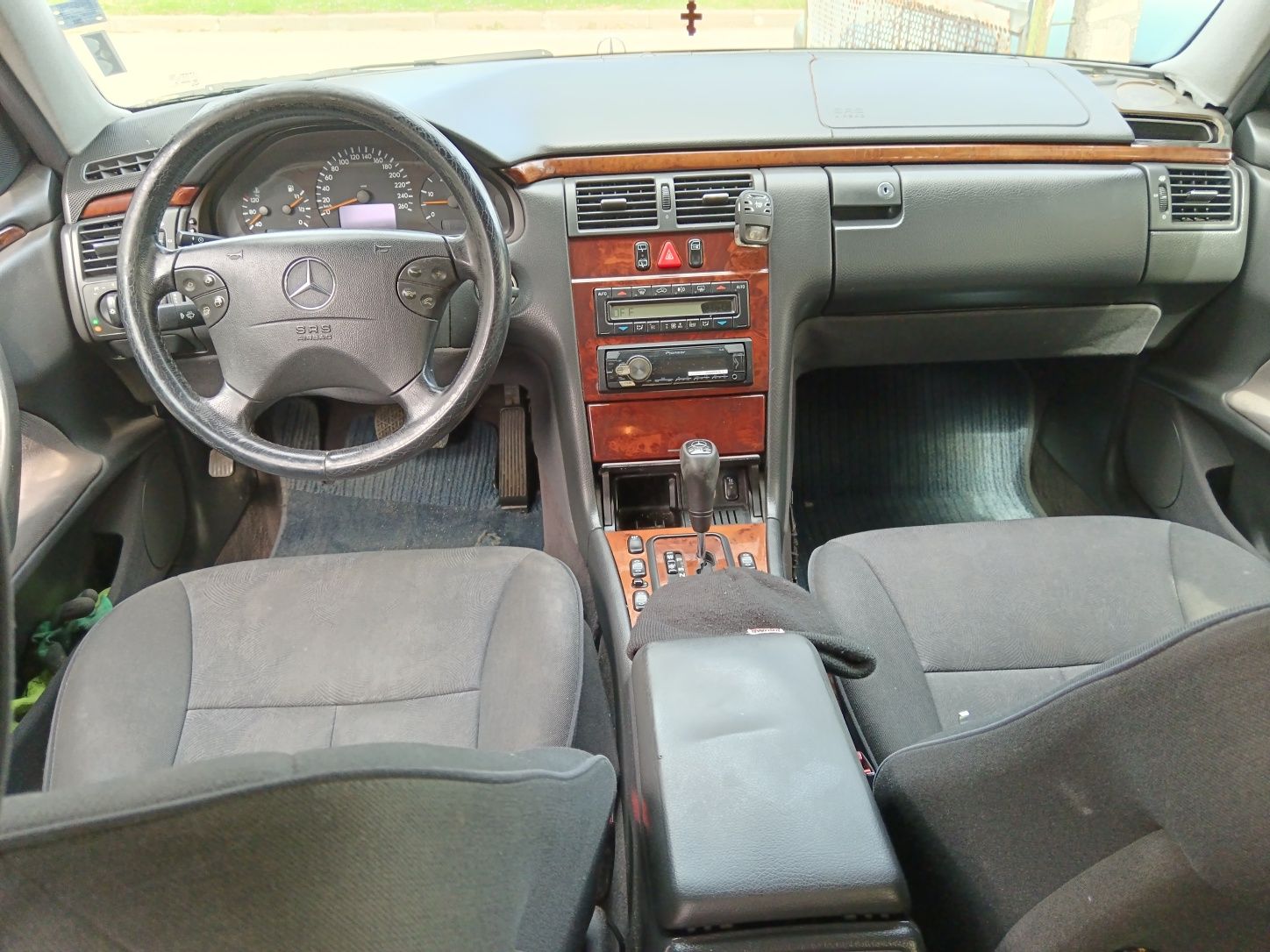 Продавам Mercedes-Benz E270 Cdi 2001