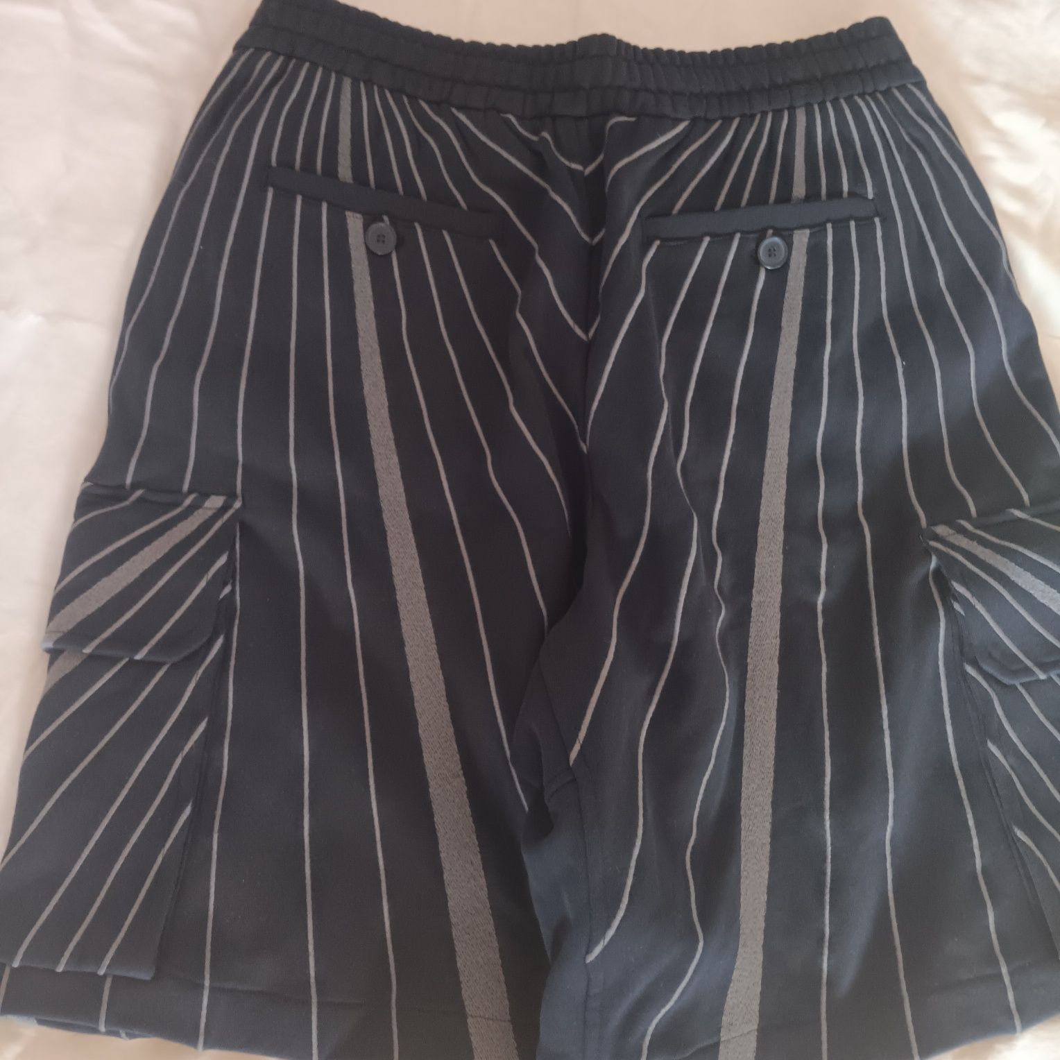 Мъжки овърсайз къс панталон Armani Exchange .