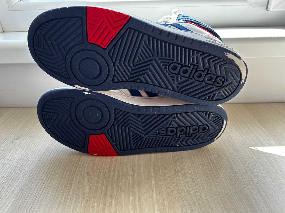 Продавам детски маратонки Adidas