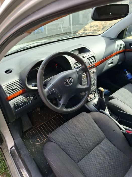 Vând Toyota avensis