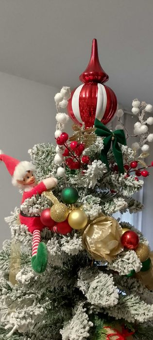 Brad artificial de Craciun impodobit