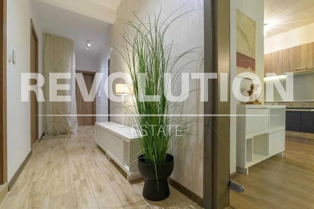 Дава се под наем Тристаен апартамент в Варна, Гръцка махала - 93 кв.м за 1050 € - Снимка #7