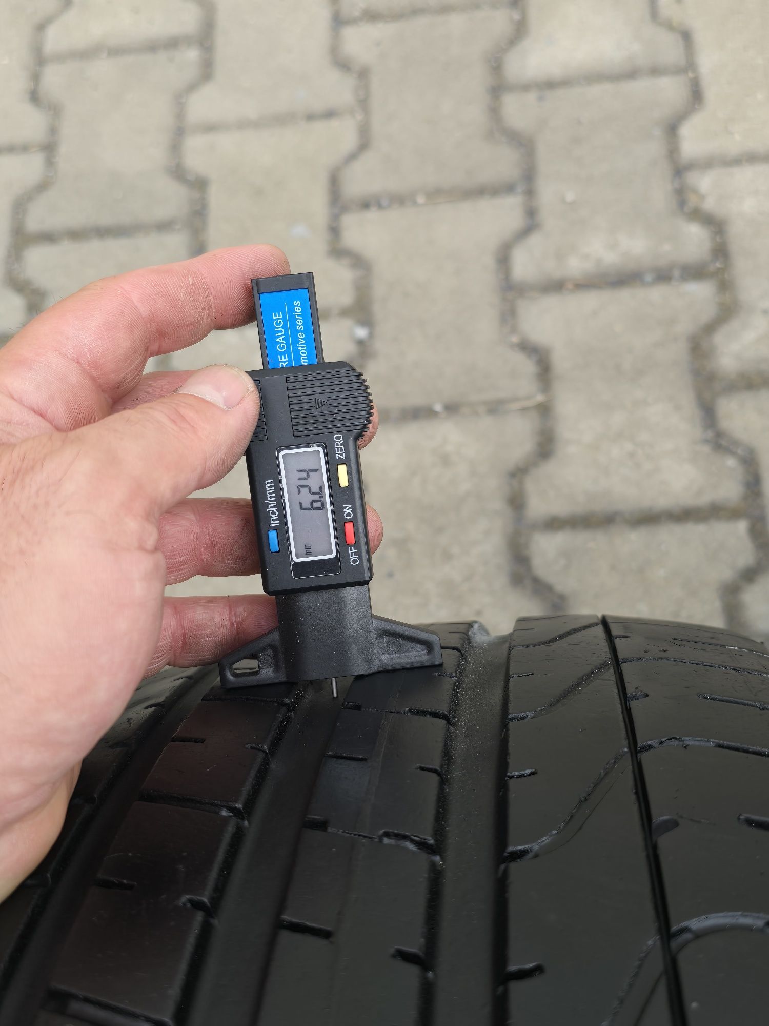 235 35 19 Pirelli