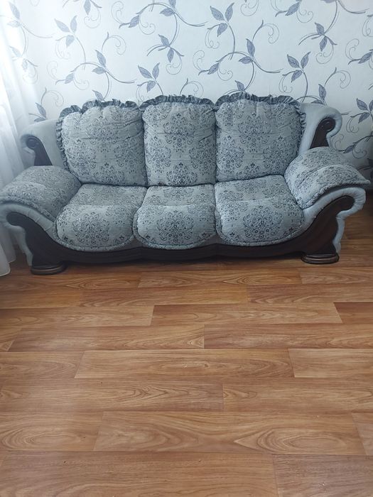 Продам диван б/ у.