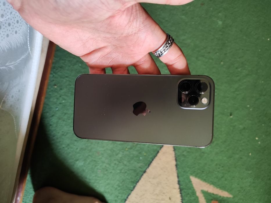 Продам айфон 12 про