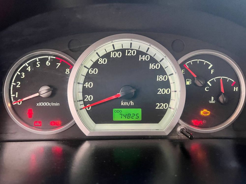 Lacetti 1.8 sotiladi