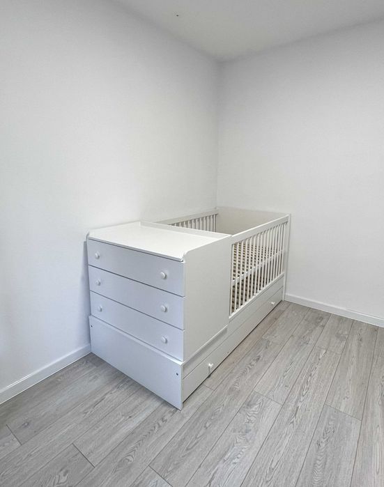 Vand URGENT patut pentru copii Klups Kompakt alb cu saltele