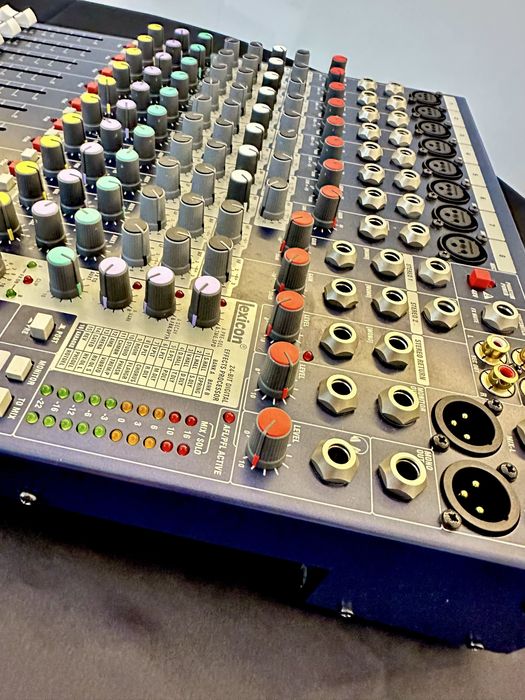 Soundcraft EFX8 перфектен като нов