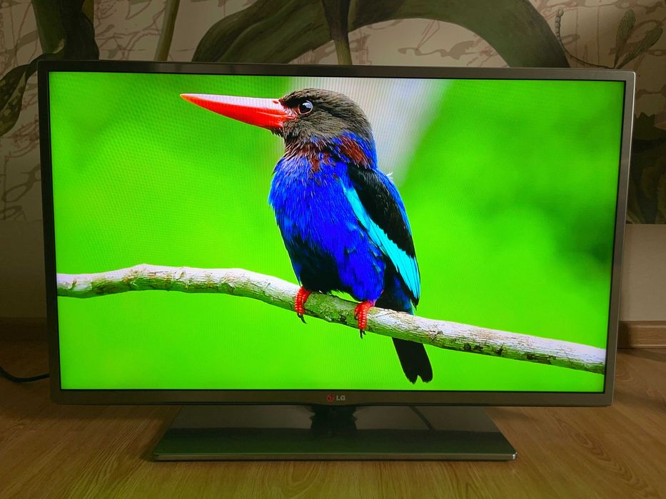 2 телевизора LG 32LB650V Smart TV 32 дюйма" Full HD, 3D, Wi-Fi