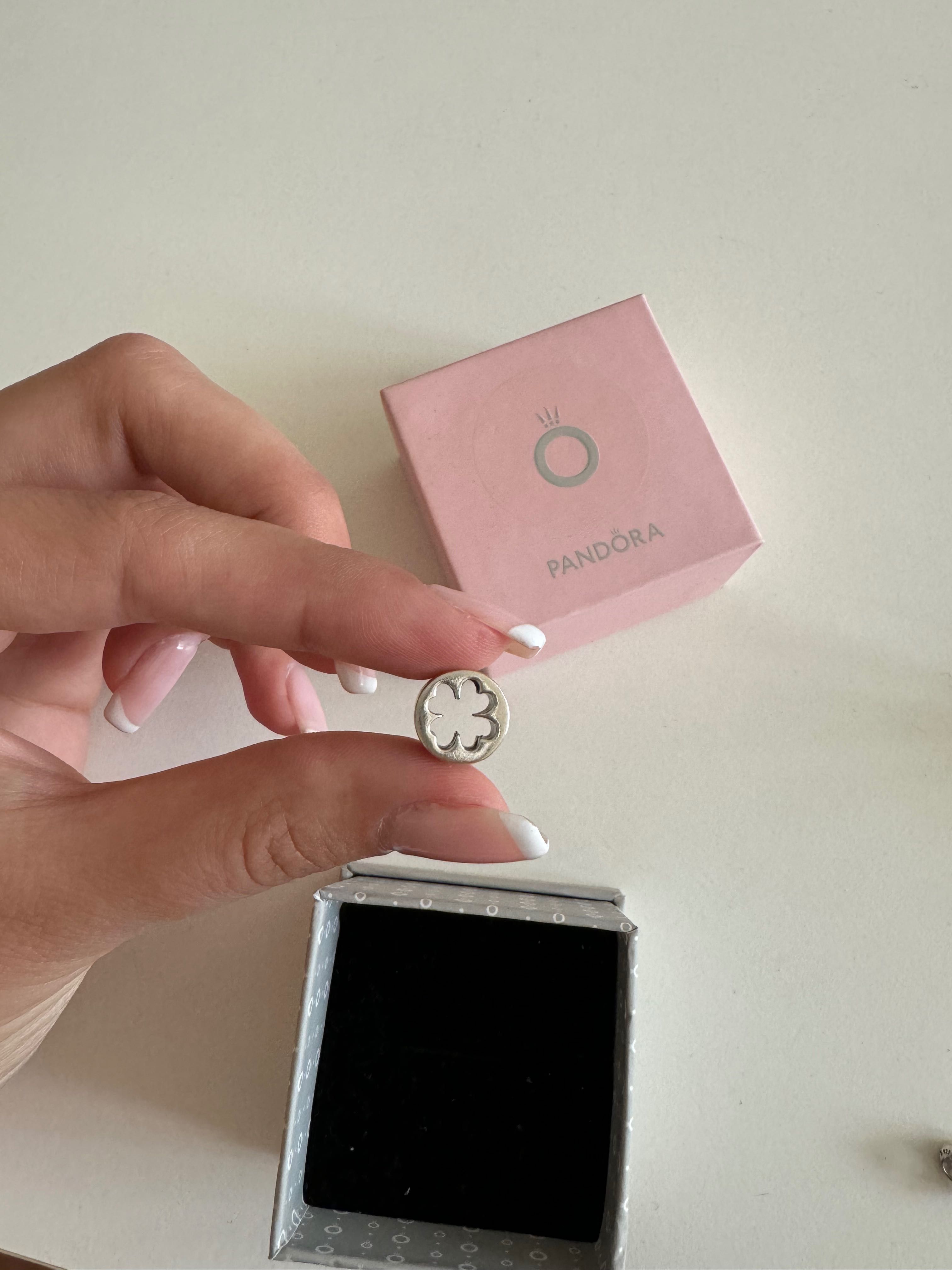 Продавам Pandora