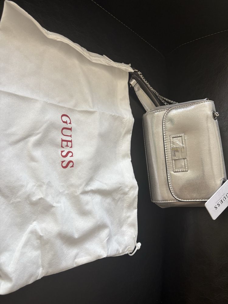 Нова сребърна малка чанта Guess