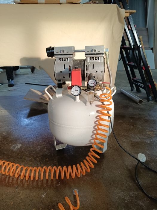 Продам компрессор стоматологический