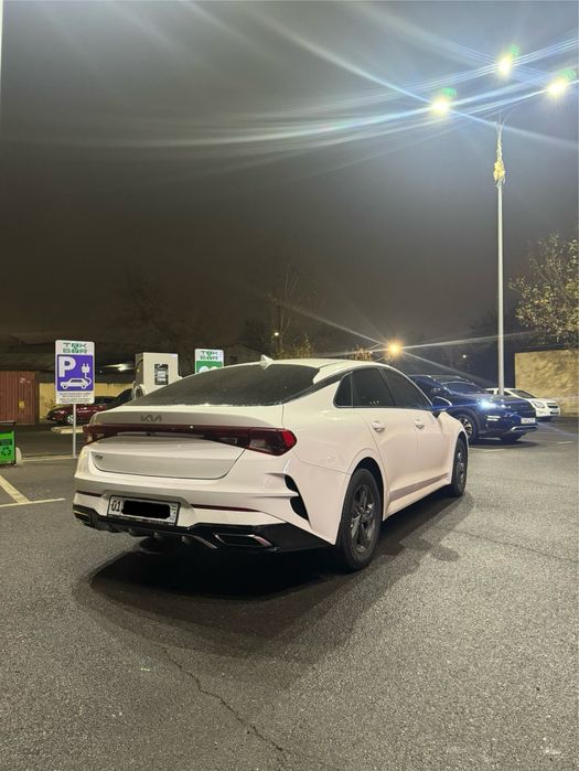 Kia K5 1- pazitsiya 2022 yil