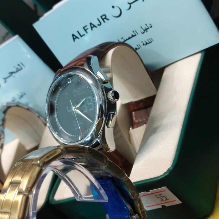 AL FAJR AAA soatlarini ko'p madellari bor