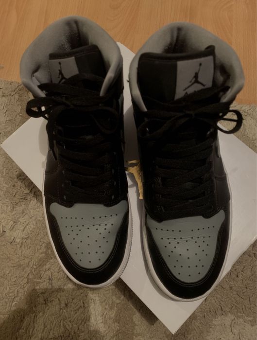 Adidasi Jordan 1 Mid Gri-Negru
