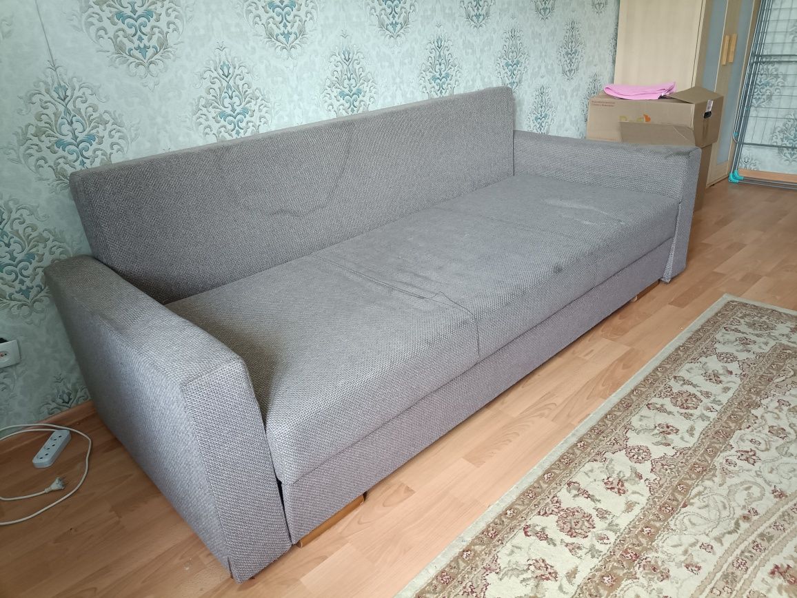 Продается диван , дешево, состояние среднее