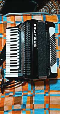 Vând acordeon Walther Corsar96