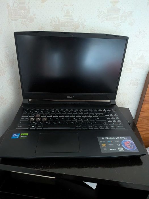 Продавам MSI Katana B13V – геймърски лаптоп, отлично състояние