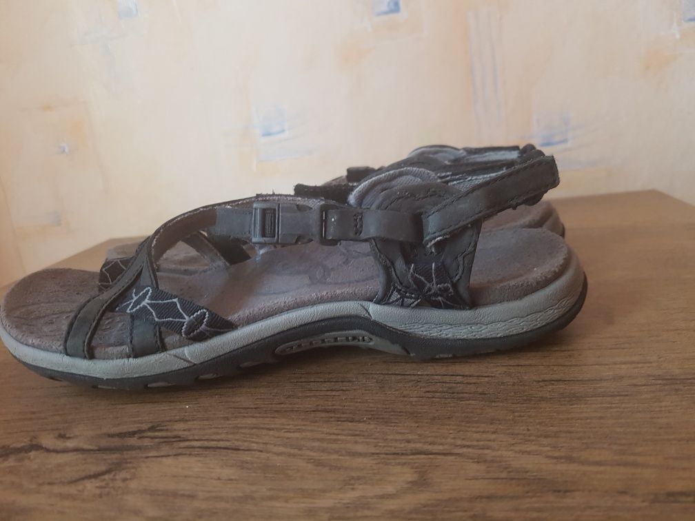MERRELL дамски чехли и сандали 39 номер.