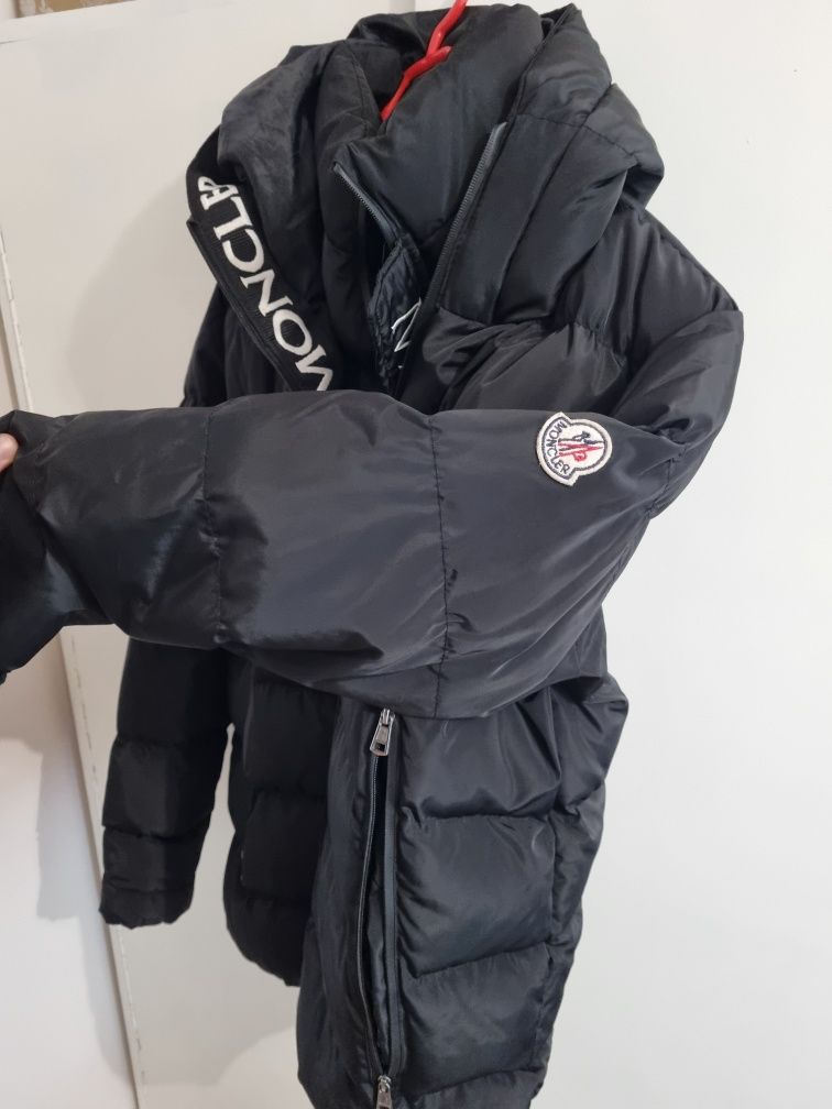 Geaca Moncler aproape noua
