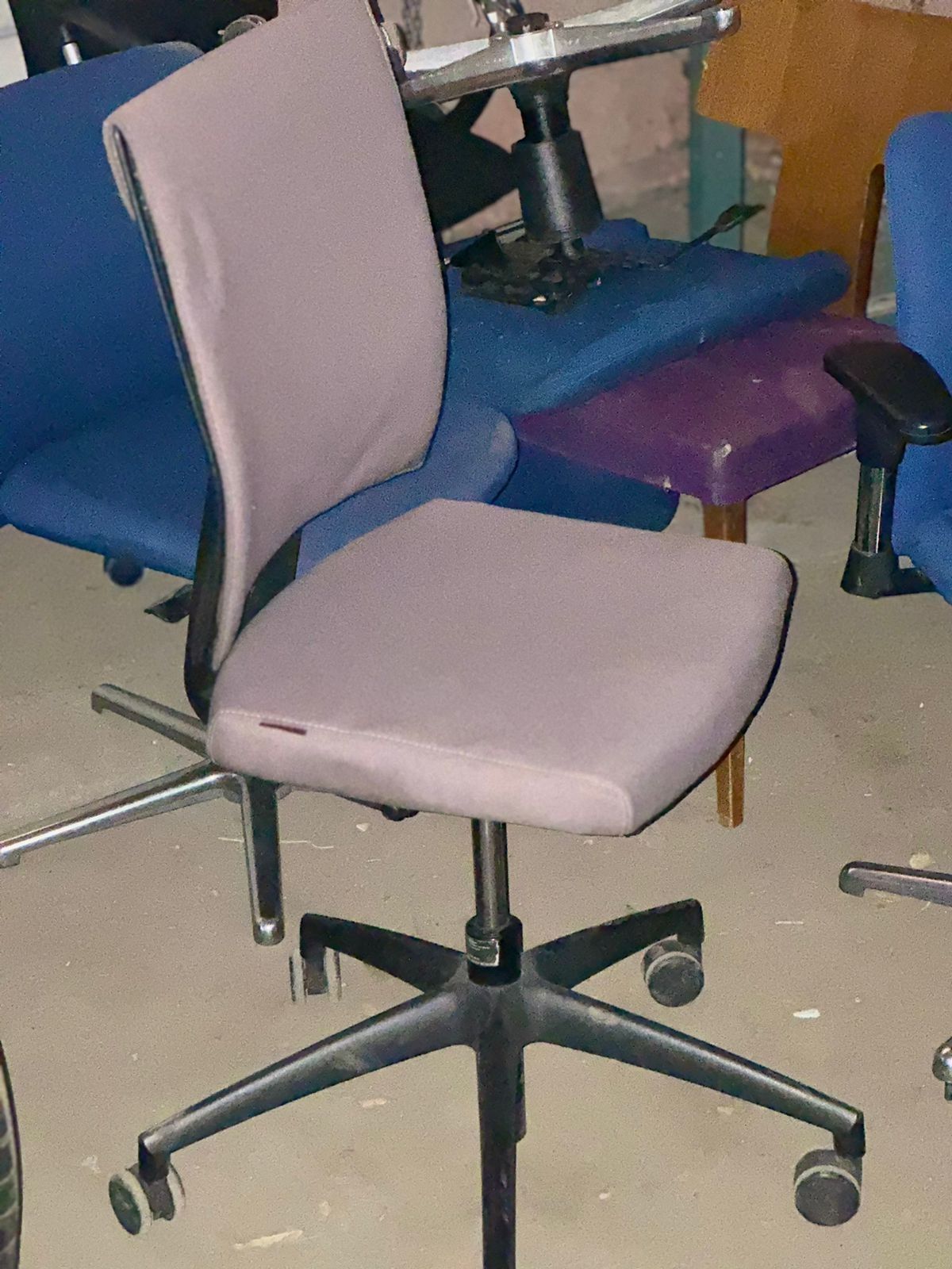 Кресло офисное. 28 штук