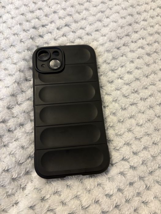 Vand iphone 13 cu spatele din sticla spart