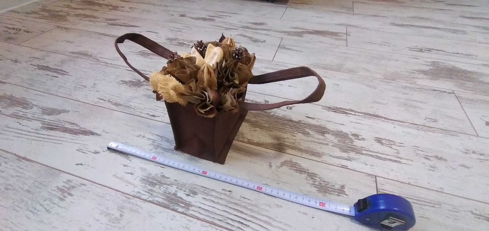 Декоративна кошничка с цветя