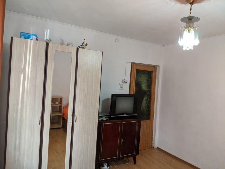Camera de închiriat in apartament 2 camere, decomandat
