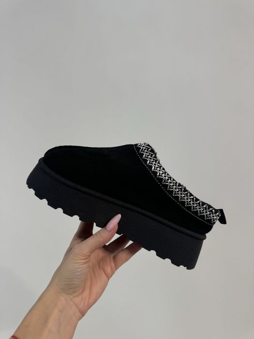 Олекотени чехли с пух по модел Ugg