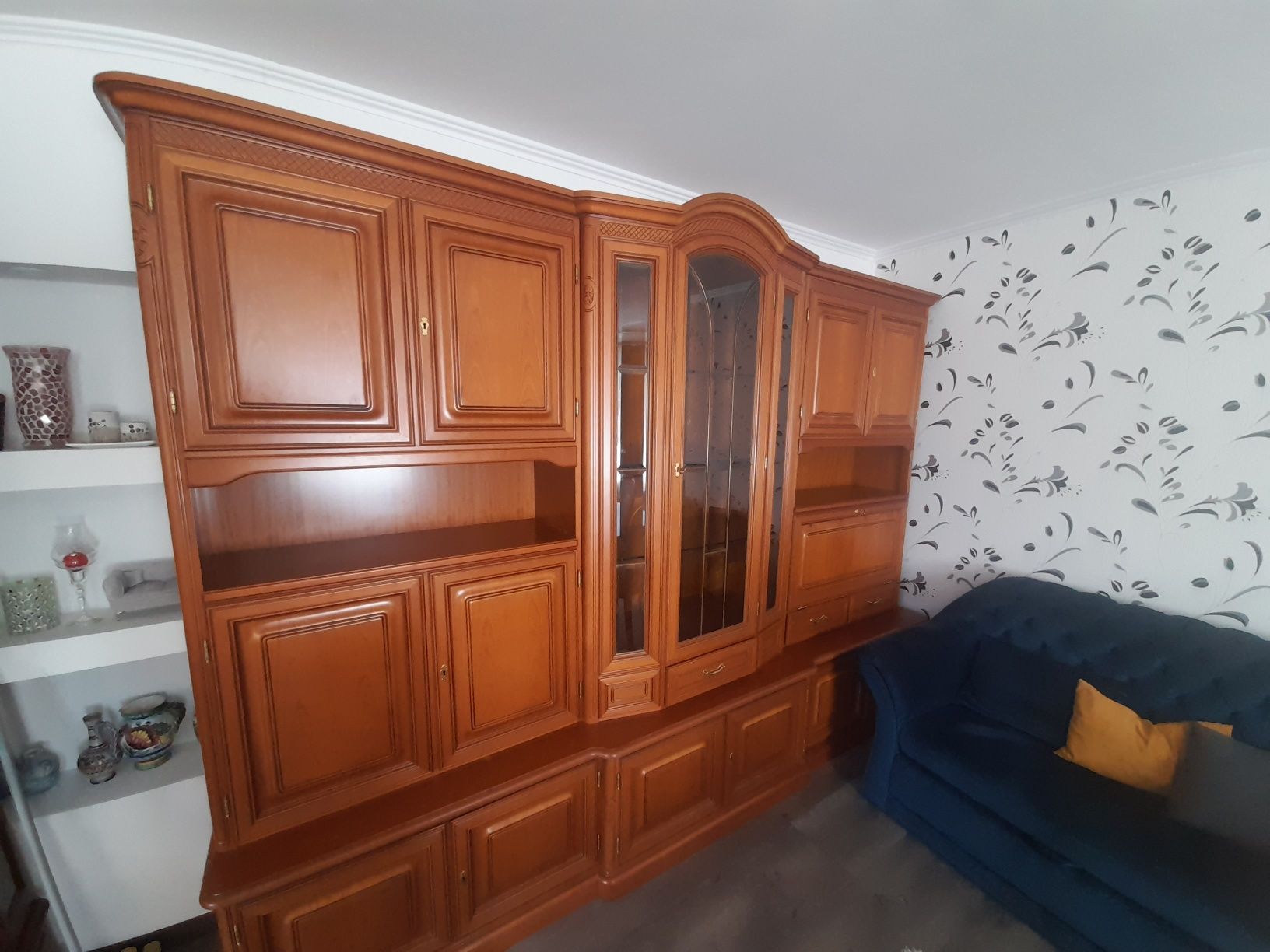 Mobilier sufragerie complet cu tot cu masa si scaune