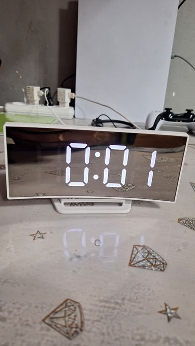 Настольные часы, электронные.