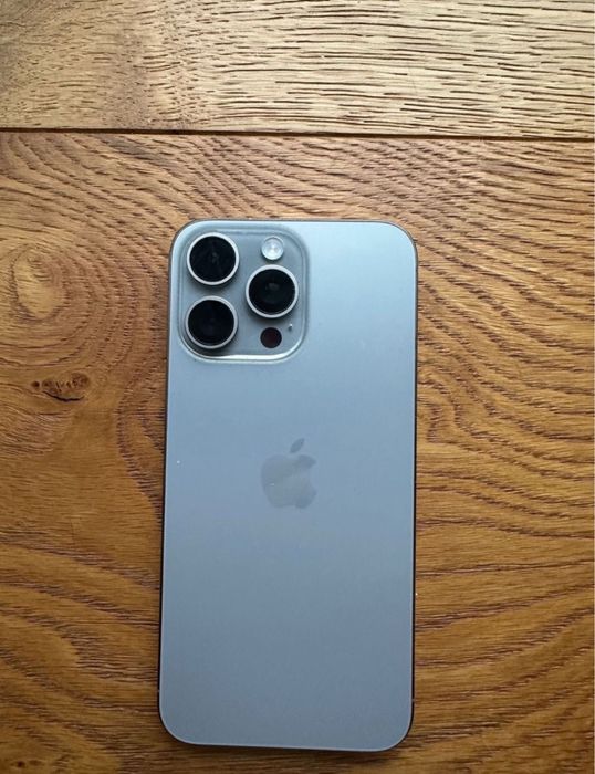 Vând iPhone 15 Pro Max Titanium Silver