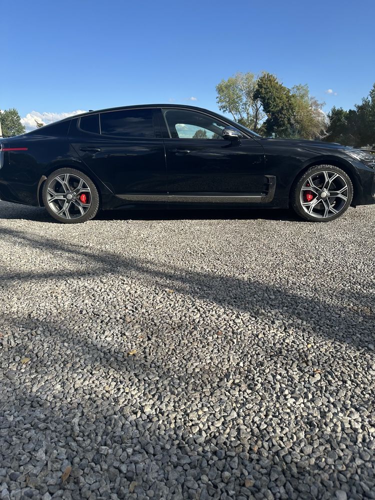 Kia Stinger 3.3T AWD GT 370 к.с.