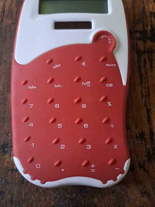 калкулатор Марксман Marksman, работи със солар и батерия, червен/розов