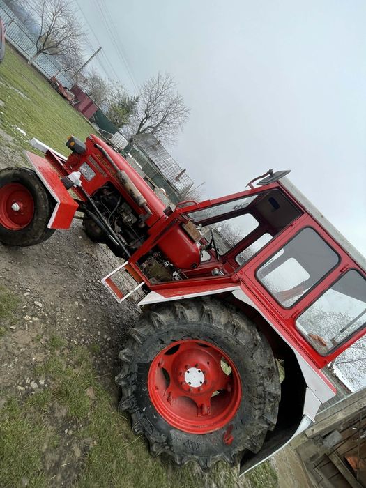 Vând tractor zetor 5711