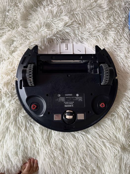 Робот-пылесос для сухой и влажной уборки