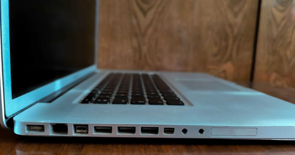 лаптоп  - ябълка