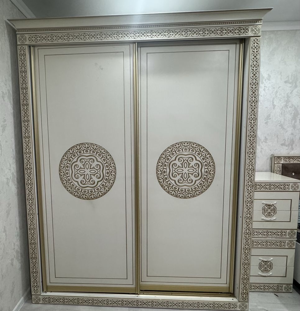Продам Шкаф и комод