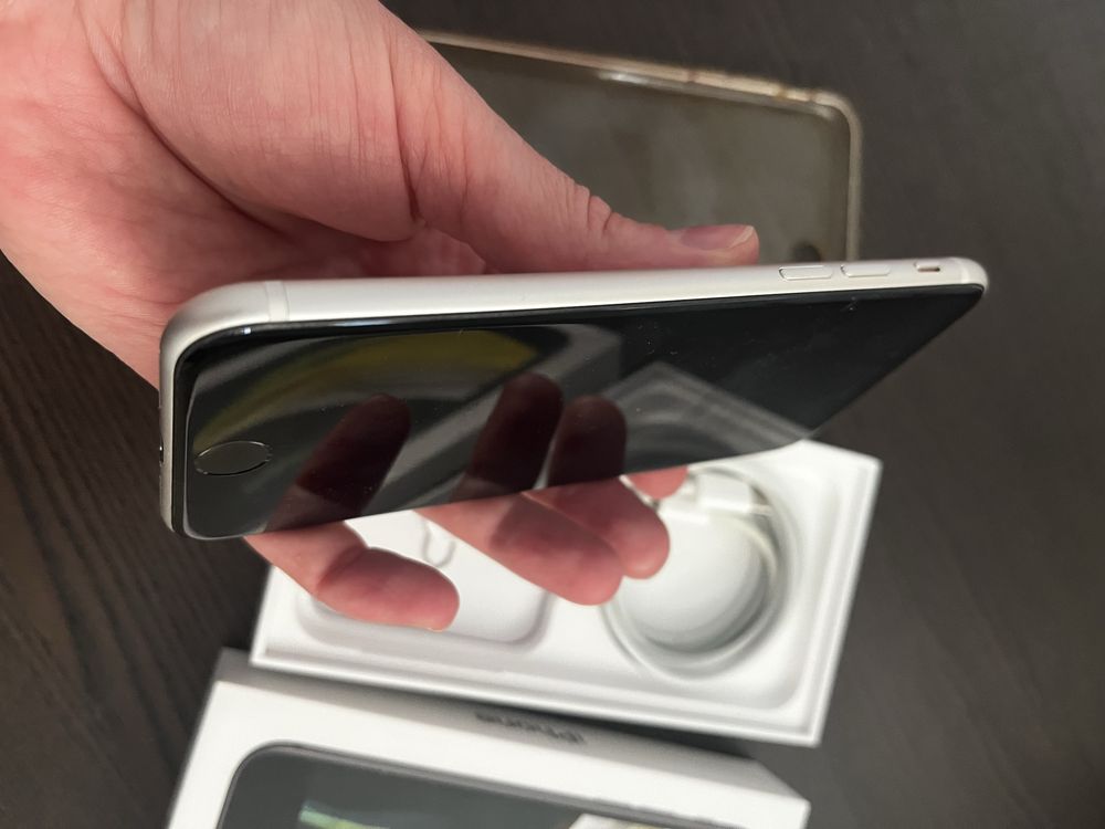 iphone Se много запазен