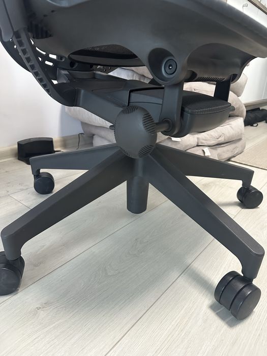 Scaun de birou ergonomic Herman Miller Mirra 2 | NU Aeron