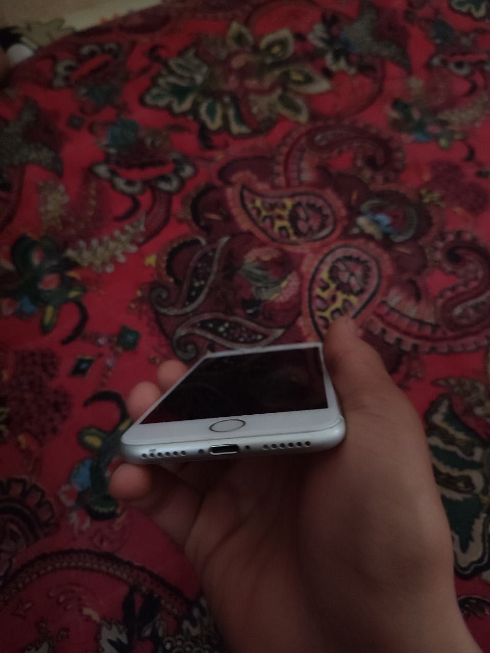 iPhone SE 2020 sotiladi