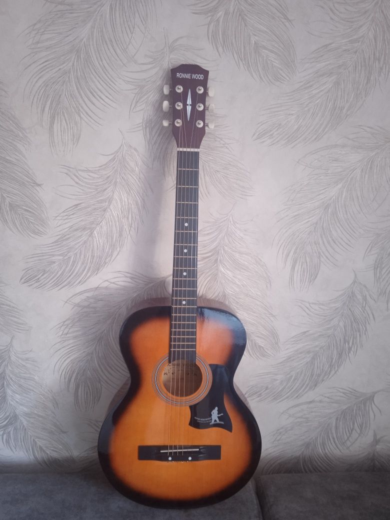 Продам акустическую гитару Ronnie Wood AG38, новая
